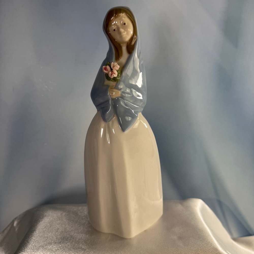 Mirmasu Figurine "Girl with Shawl" Rose Flower Porcelain VTG Decor Spain Llardro